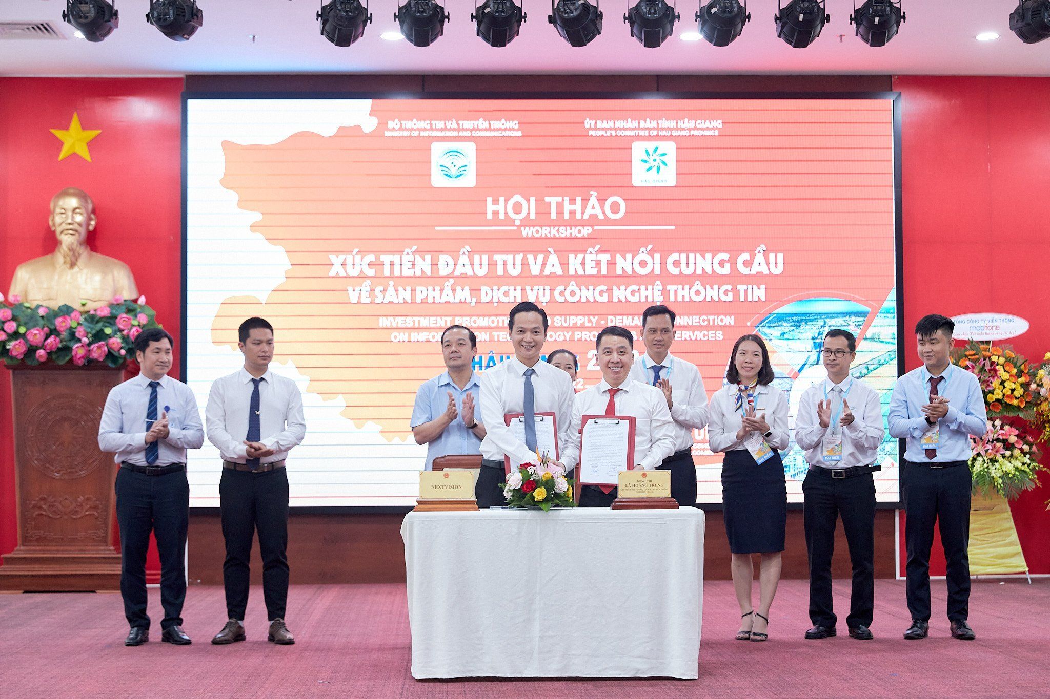 CEO NextX ký kết hợp tác chuyển đổi số