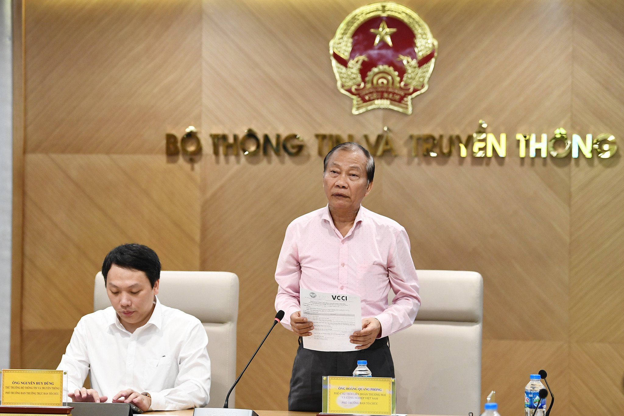 Ông Hoàng Quang Phong