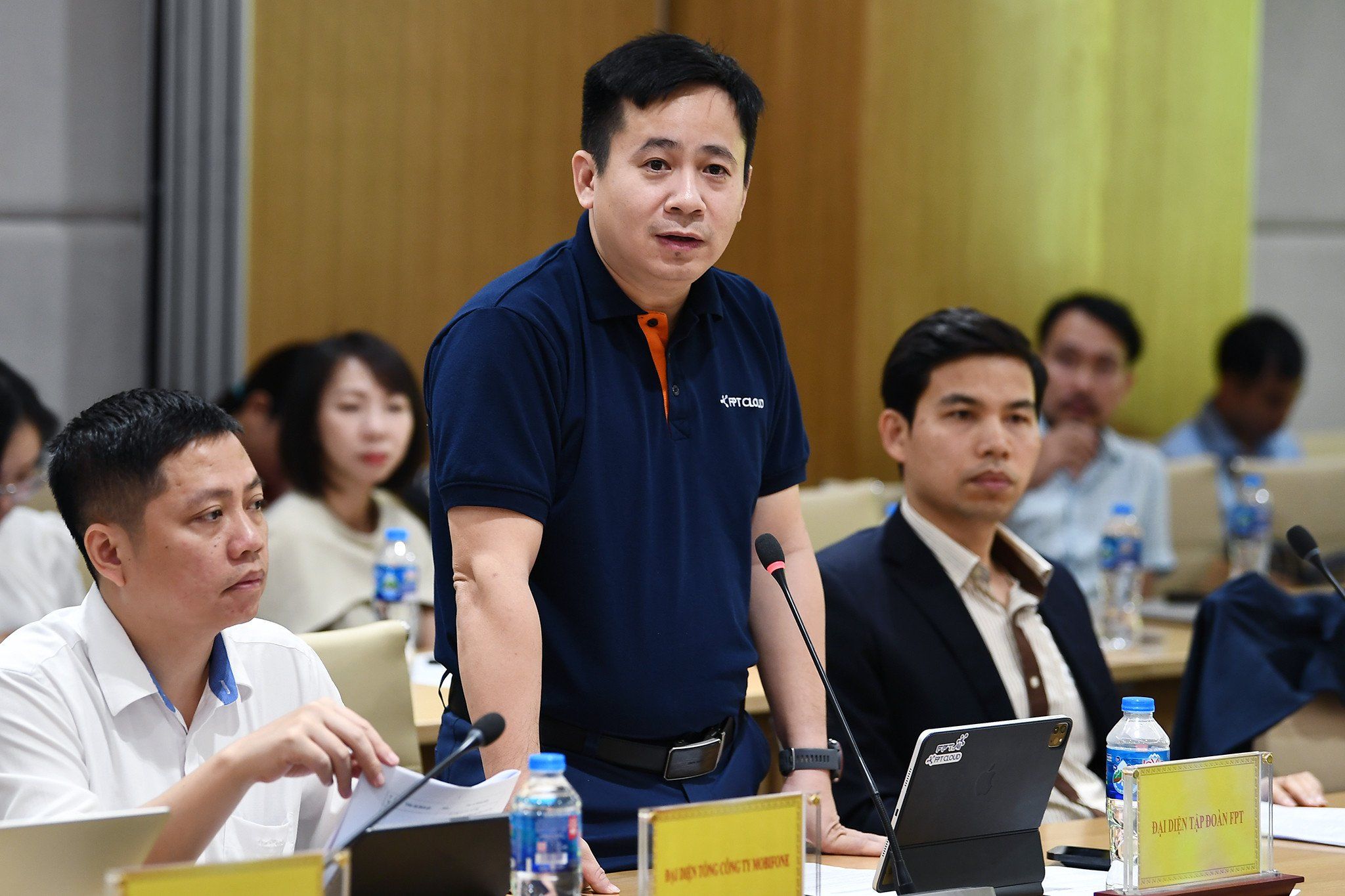 Ông Lê Hồng Việt