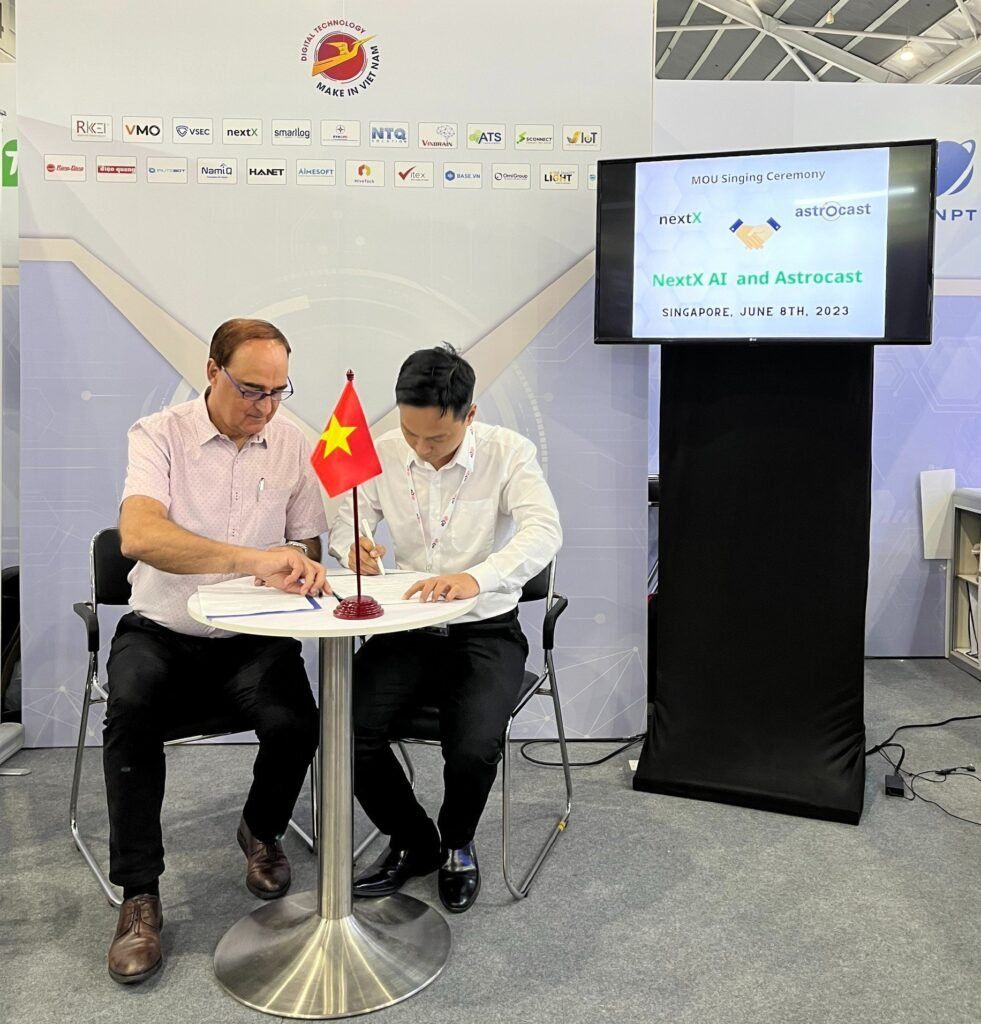 ký kết hợp tác giữa NextX và Astrocast